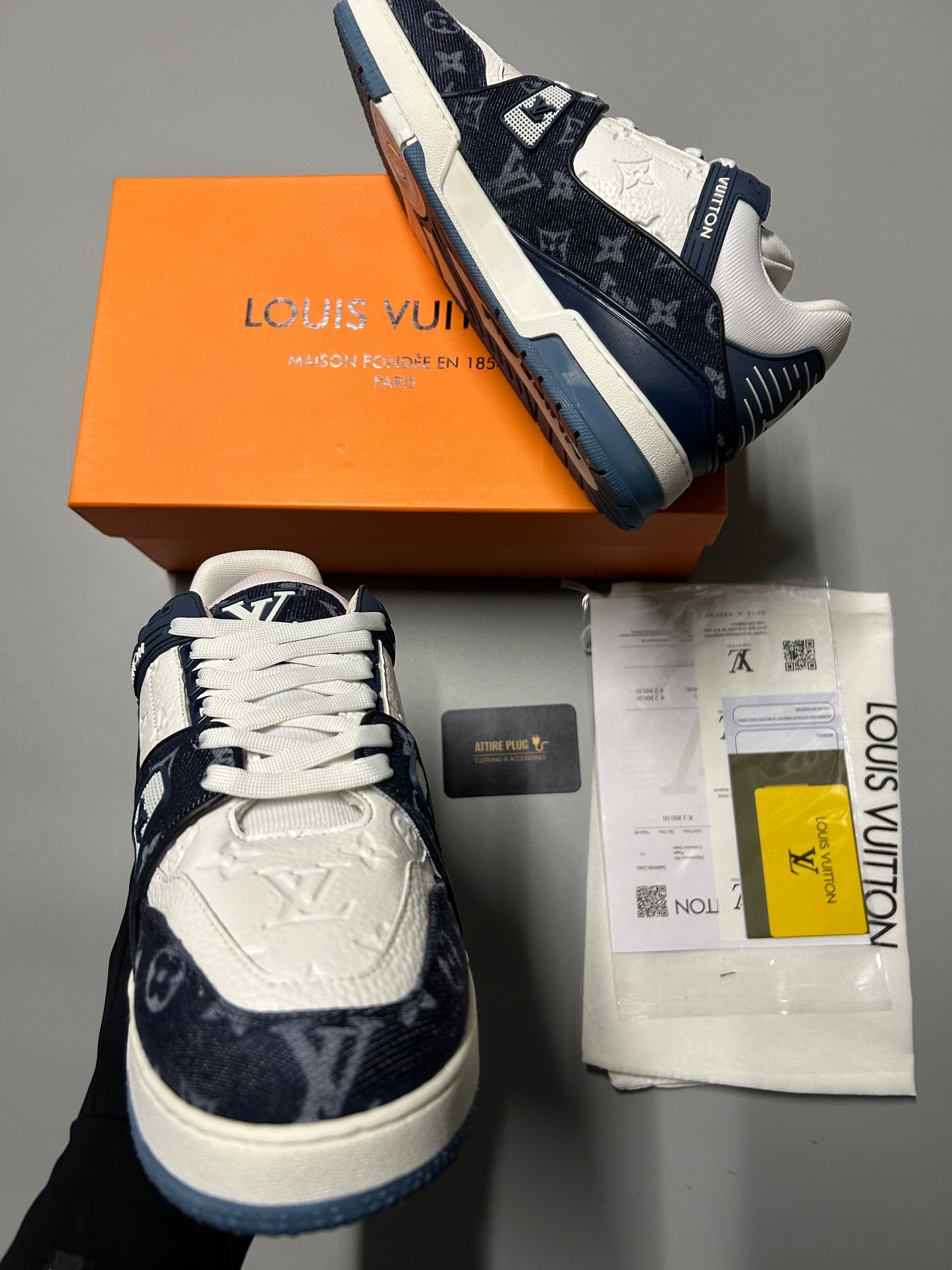 UK 6 - L V Trainers