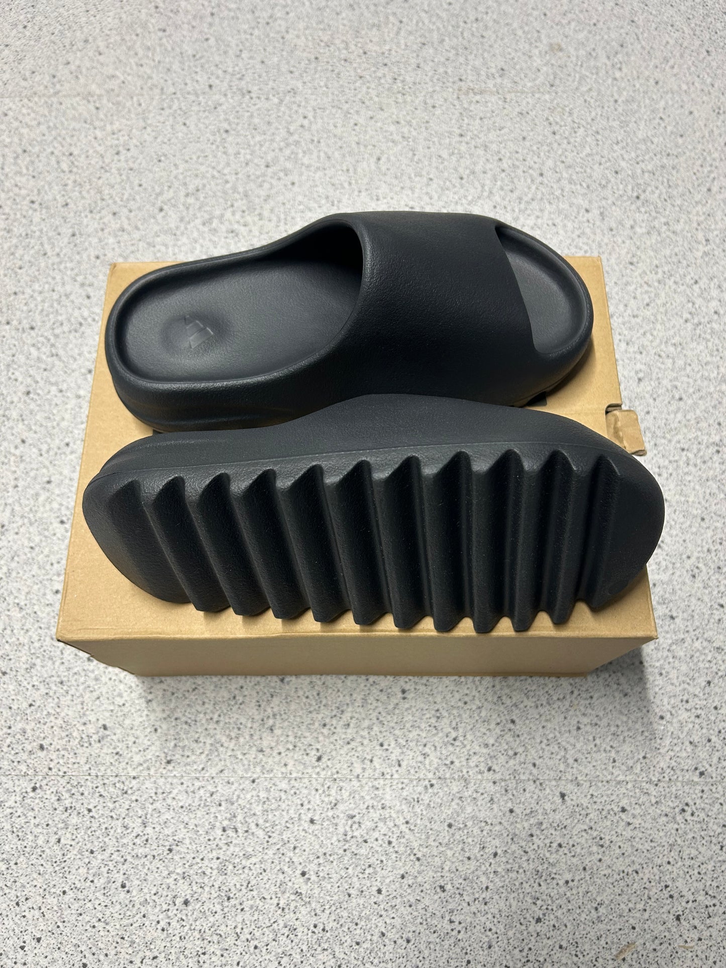 Yeezy Sliders RRP £160